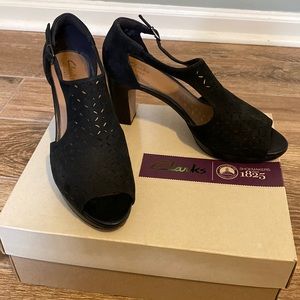 Clarks | Jenness Energy open toe pumps, Black Nubuck. EUC
